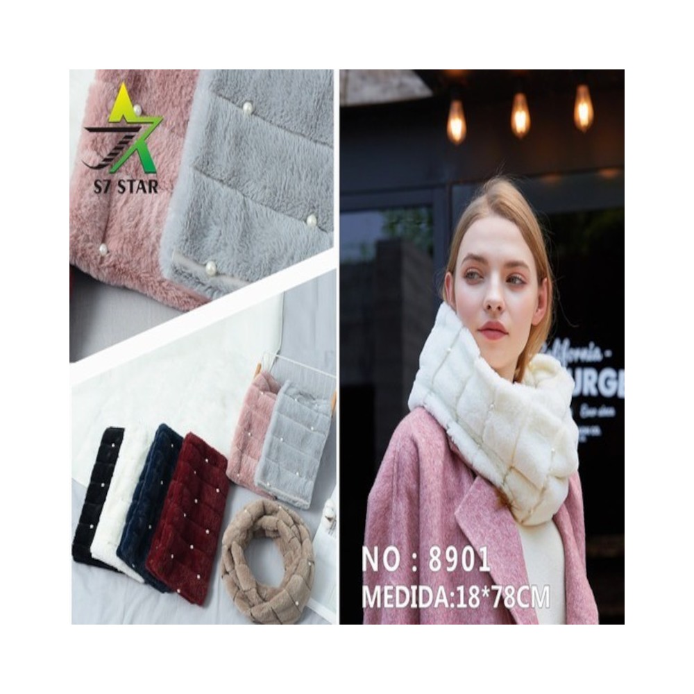 PERFECT LOOP SCARF IN WINTER